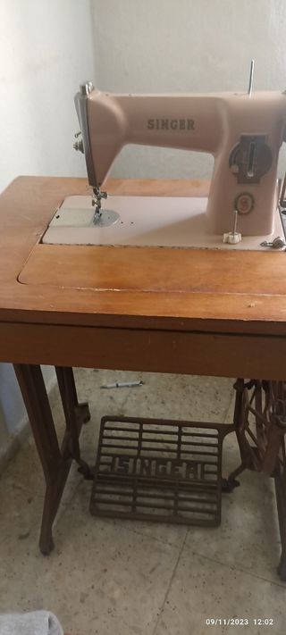 Maquina de coser SINGER antigua