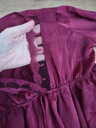 Camiseta/Top granate con transparencias