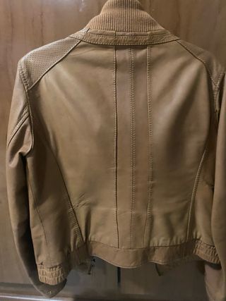 Cazadora cuero beige