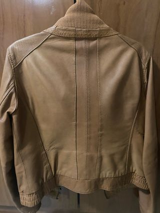 Cazadora cuero beige