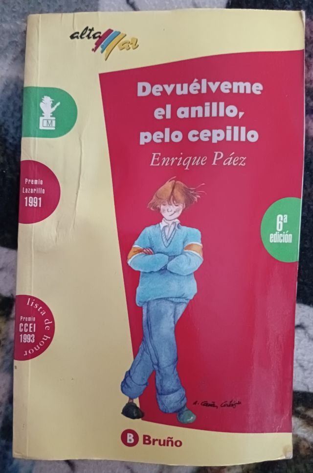 Libro Devuélveme el anillo, pelo cepillo