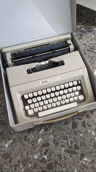 Maquina de escribir años 70