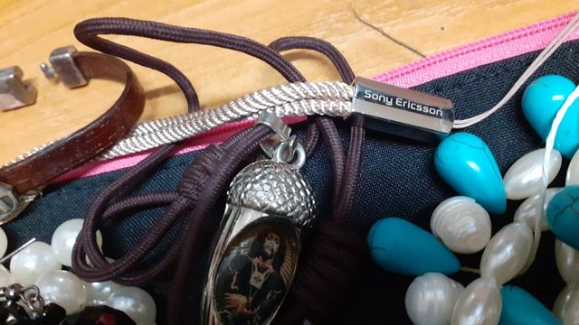 Collares y Pendientes