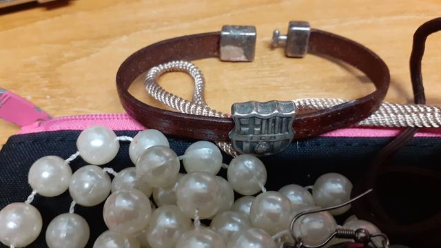 Collares y Pendientes