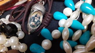 Collares y Pendientes