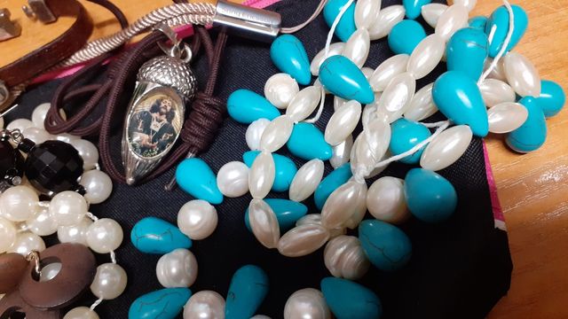 Collares y Pendientes