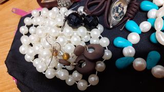 Collares y Pendientes