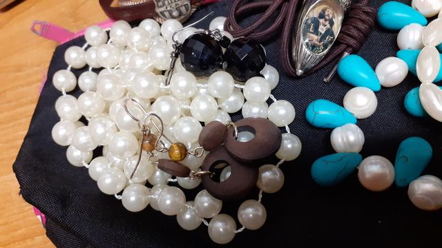 Collares y Pendientes