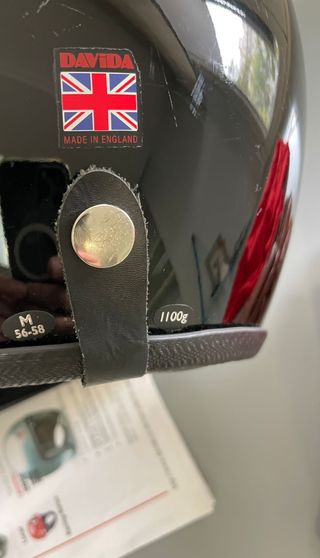 Casco moto Davida M, gafas clasicas y guantes piel