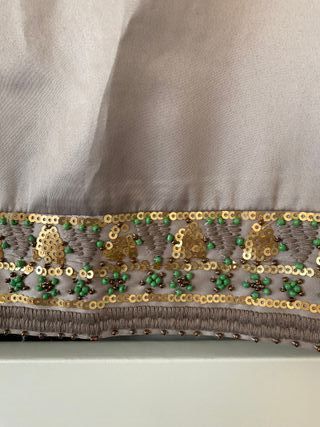 Vestido talla S con lentejuelas y bordados