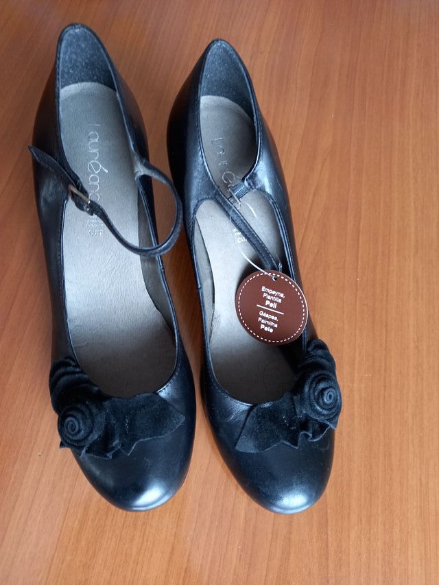 Zapato de piel natural, T. 40 -41.