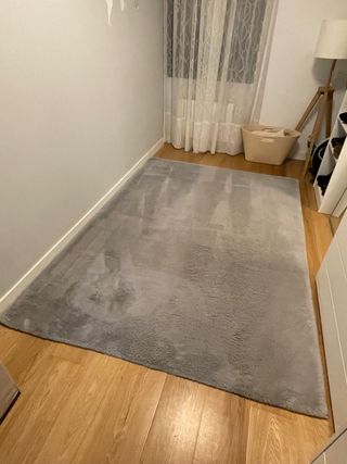 Alfombra gris plata