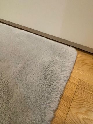 Alfombra gris plata