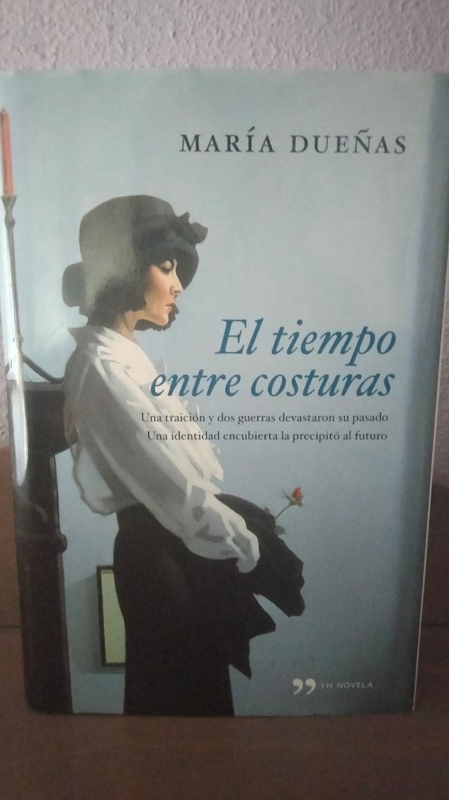 El Tiempo entre Costuras