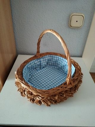 Cesta mimbre, antigua huevera
