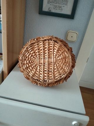 Cesta mimbre, antigua huevera