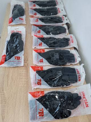 Guantes TB Plus de protección.