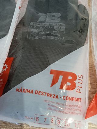 Guantes TB Plus de protección.