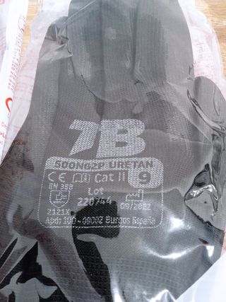 Guantes TB Plus de protección.