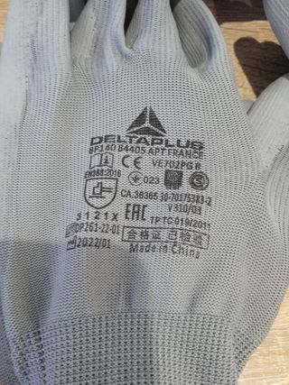 Guantes TB Plus de protección.