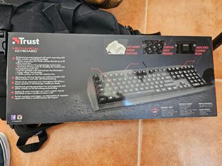 Teclado mecánico Trust GXT 880