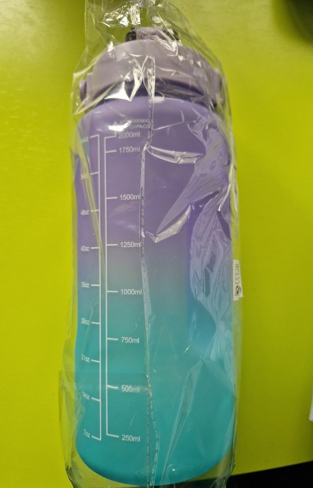 Botella deportiva 2 Litros. A estrenar