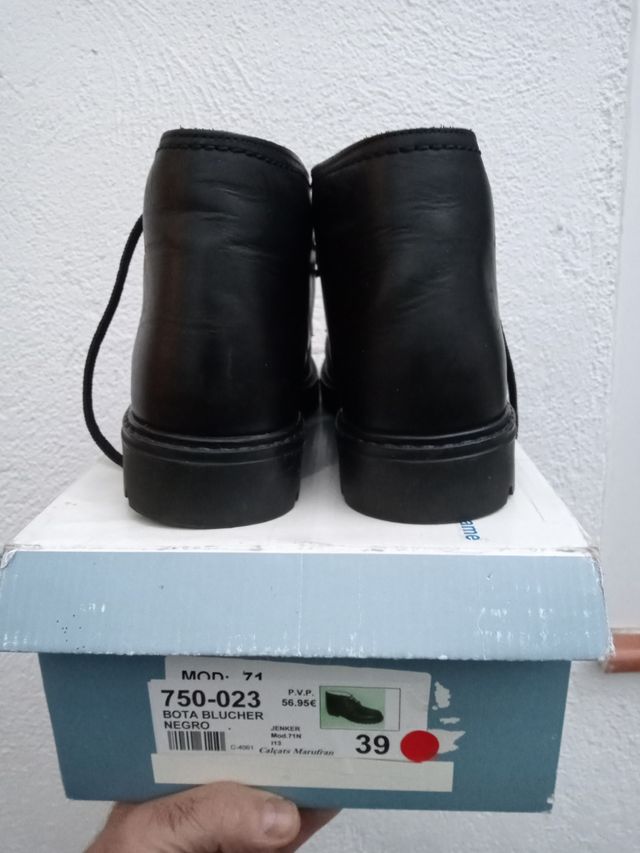 Bota Blucher negras a estrenar.