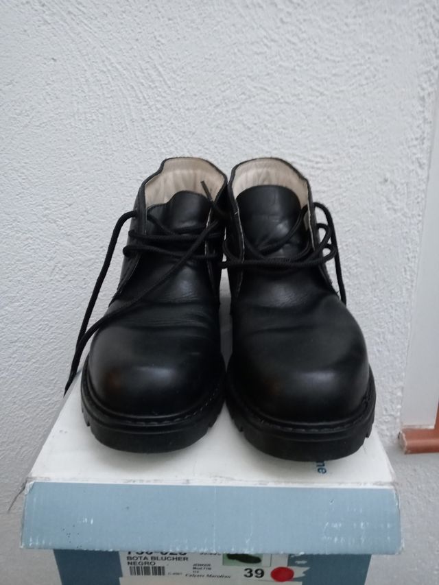 Bota Blucher negras a estrenar.