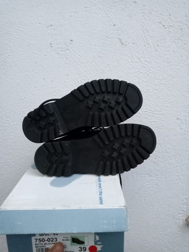 Bota Blucher negras a estrenar.