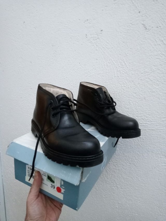 Bota Blucher negras a estrenar.