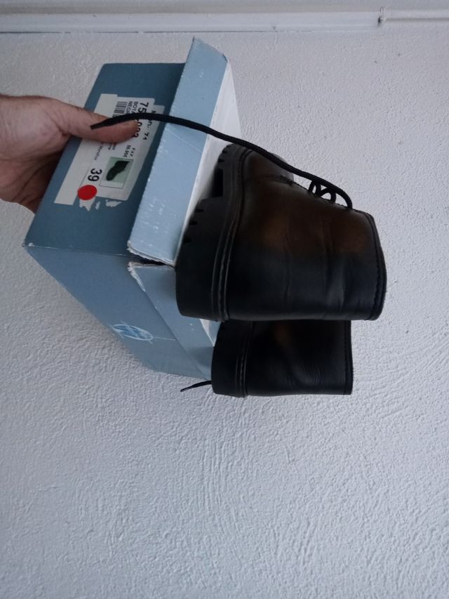 Bota Blucher negras a estrenar.