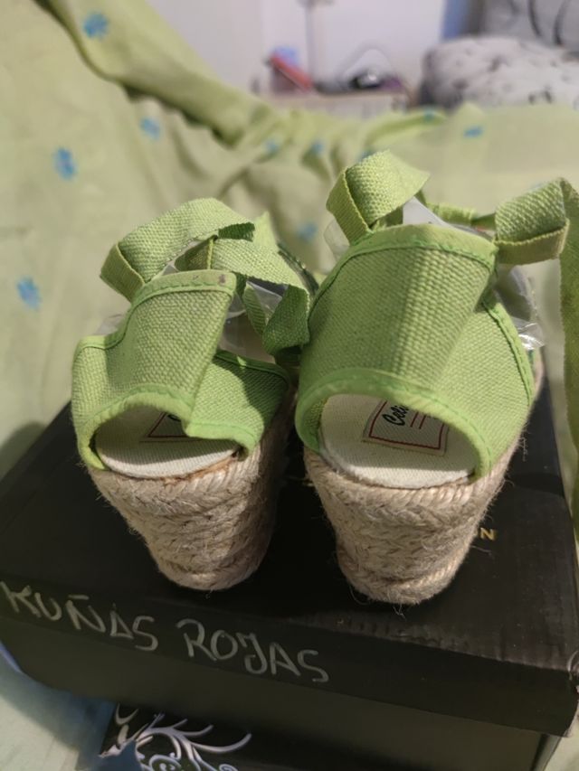 Zapatos mujer cuña verde lima lentejuelas