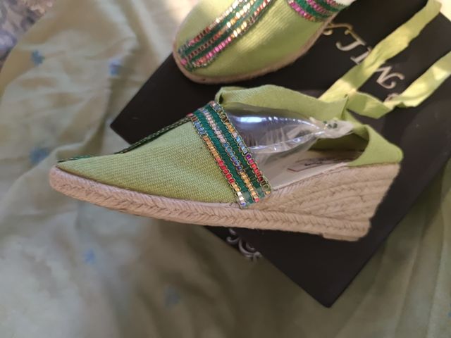 Zapatos mujer cuña verde lima lentejuelas