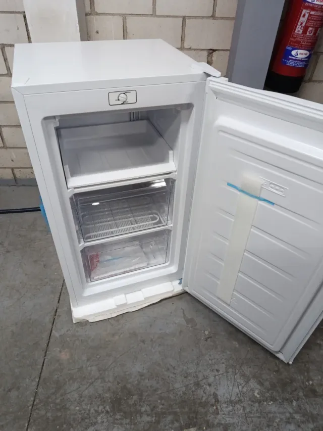 Congelador bajo encimera