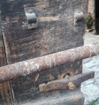 Cerraduras antiguas de madera