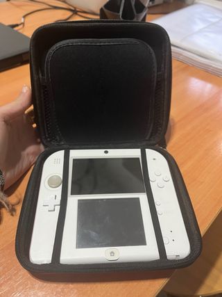 NINTENDO 2S CON JUEGO DE REGALO