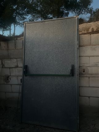 PUERTA DE SEGURIDAD