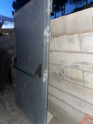 PUERTA DE SEGURIDAD