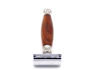 Maquinilla de afeitar clasica marrón