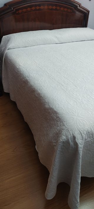 Colcha nueva fina.