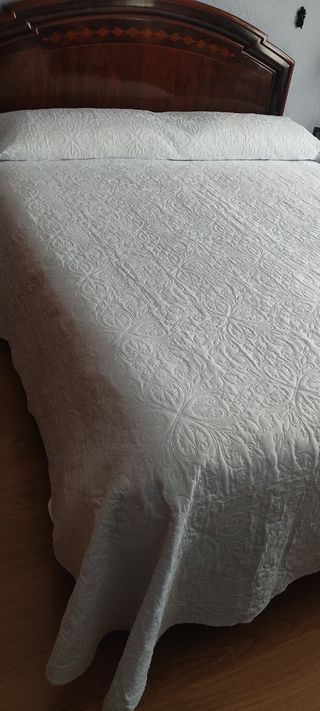 Colcha nueva fina.