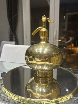 Sifón dorado metal vintage
