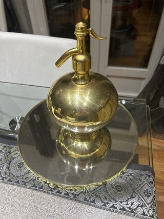 Sifón dorado metal vintage