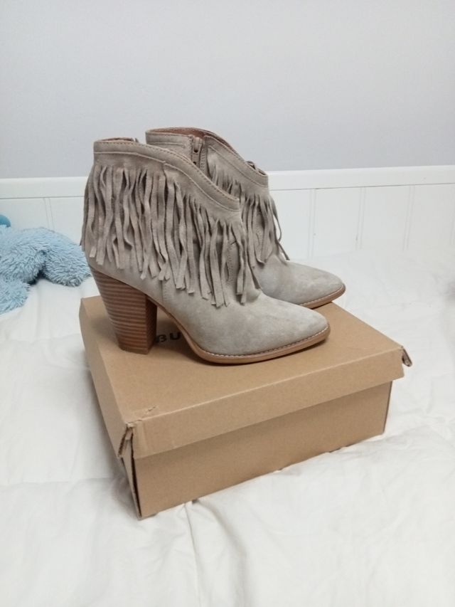 Botines de ante con flecos 