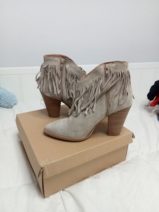 Botines de ante con flecos 