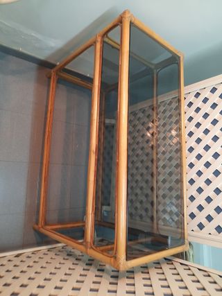 Preciosa aparador caña /bambu vintage