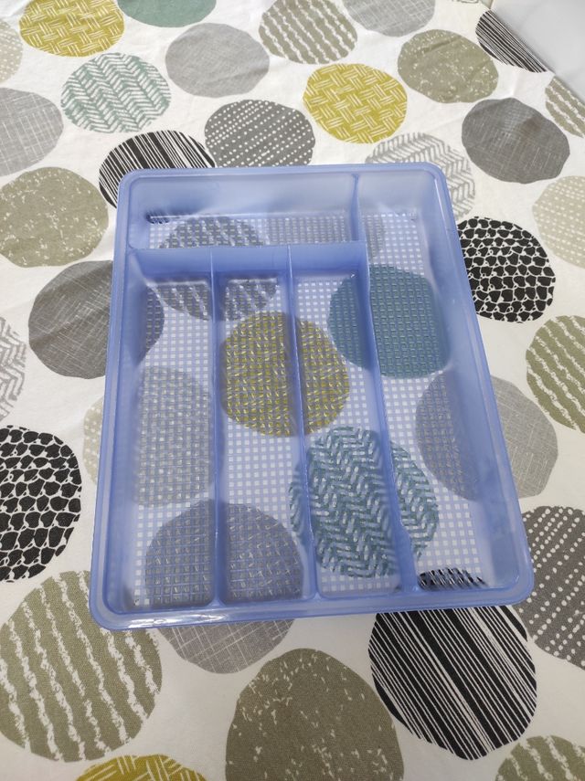 Porta-talheres de plástico