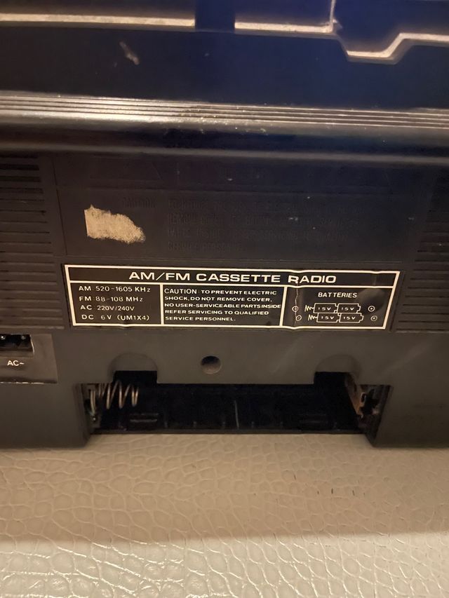 mangia cassette e Radio vintage