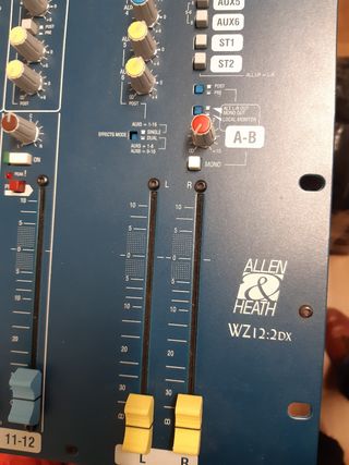 Mezclador allen heath WZ12:2DX