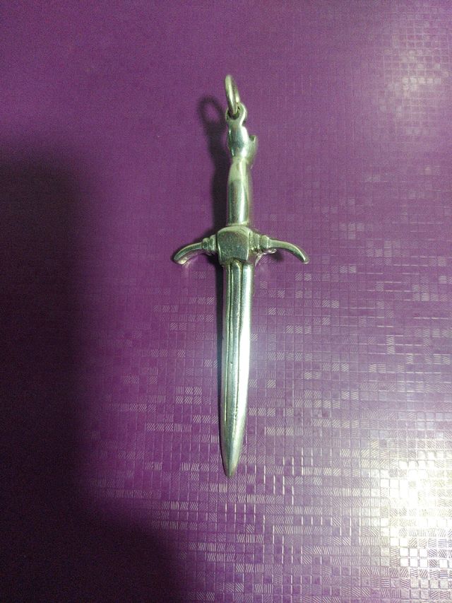 Colgante plata espada